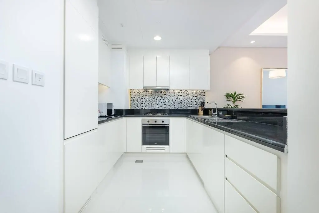Opulent Hollywood Styled Flat In Paramount Tower Apartment Dubai