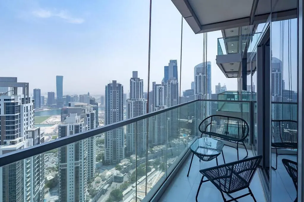 Opulent Hollywood Styled Flat In Paramount Tower Apartment Dubai