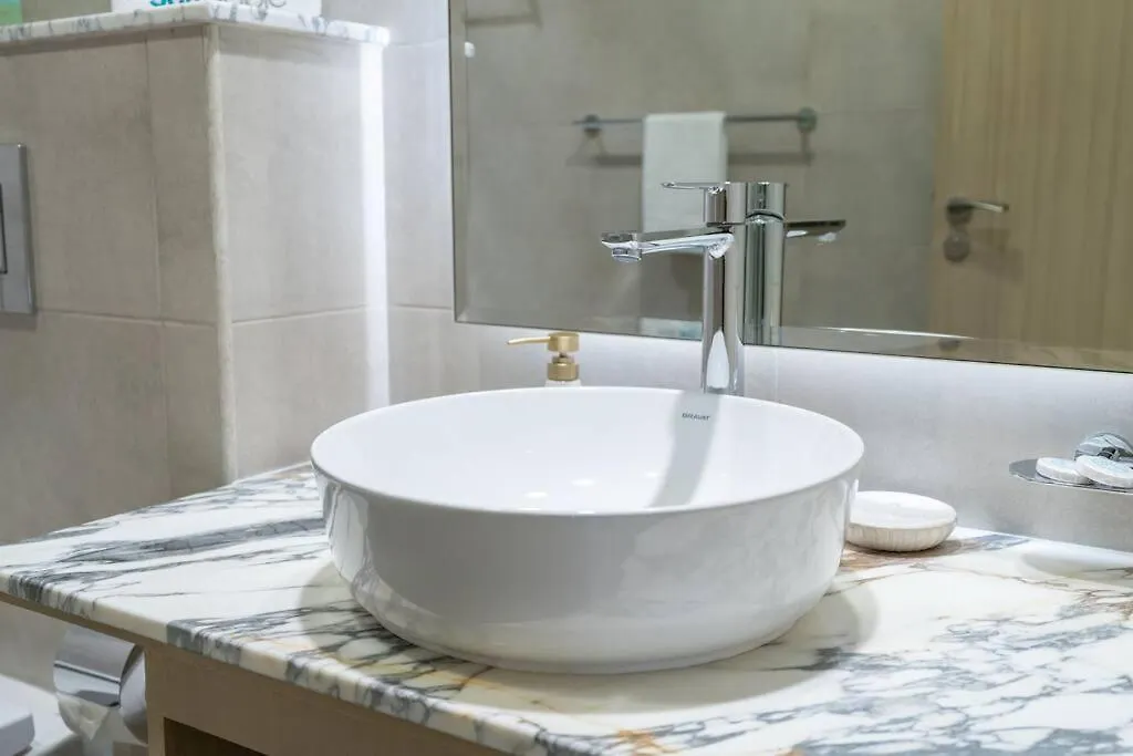 Opulent Hollywood Styled Flat In Paramount Tower Apartment Dubai