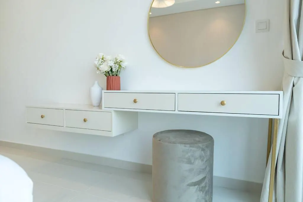 Opulent Hollywood Styled Flat In Paramount Tower Apartment Dubai