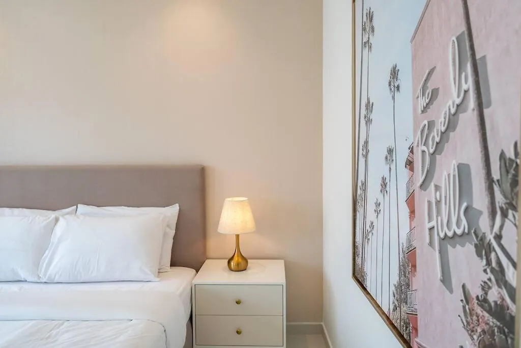 Opulent Hollywood Styled Flat In Paramount Tower Apartment Dubai United Arab Emirates