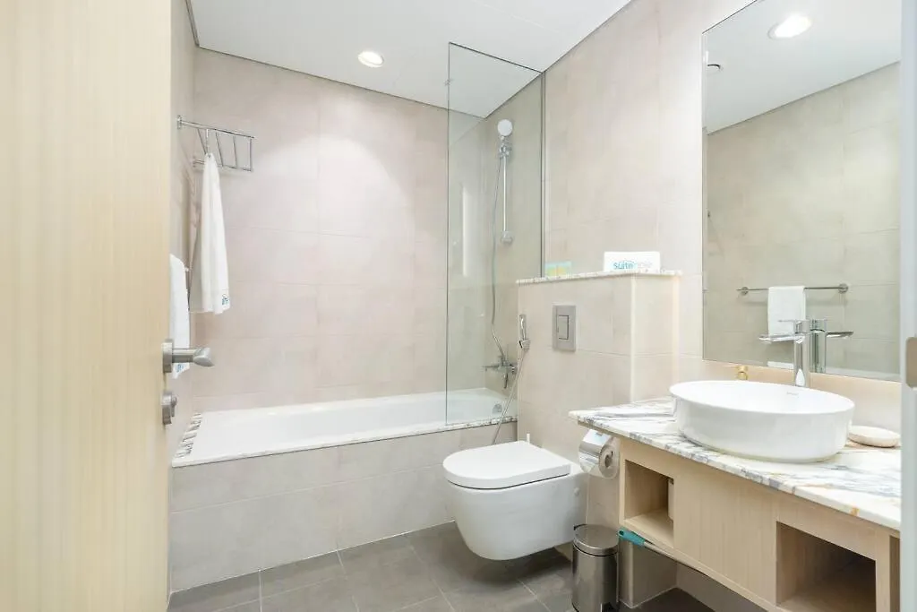 Opulent Hollywood Styled Flat In Paramount Tower Apartment Dubai