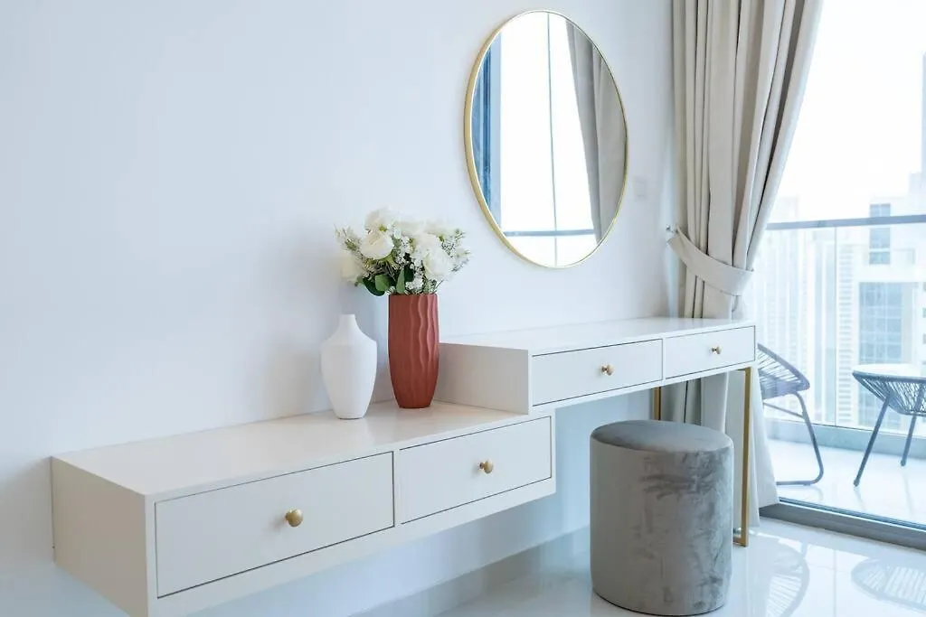 Opulent Hollywood Styled Flat In Paramount Tower Apartment Dubai