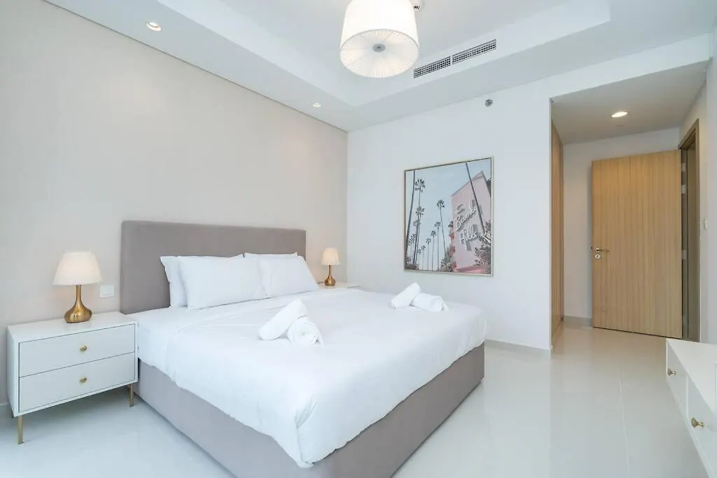 Opulent Hollywood Styled Flat In Paramount Tower Apartment Dubai