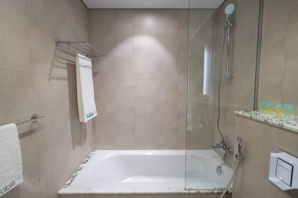 Opulent Hollywood Styled Flat In Paramount Tower Apartment Dubai